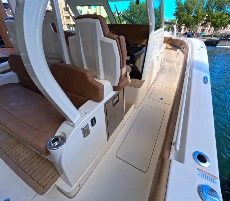 Slide: The Image of Scout 380 LXF 2018 - 14