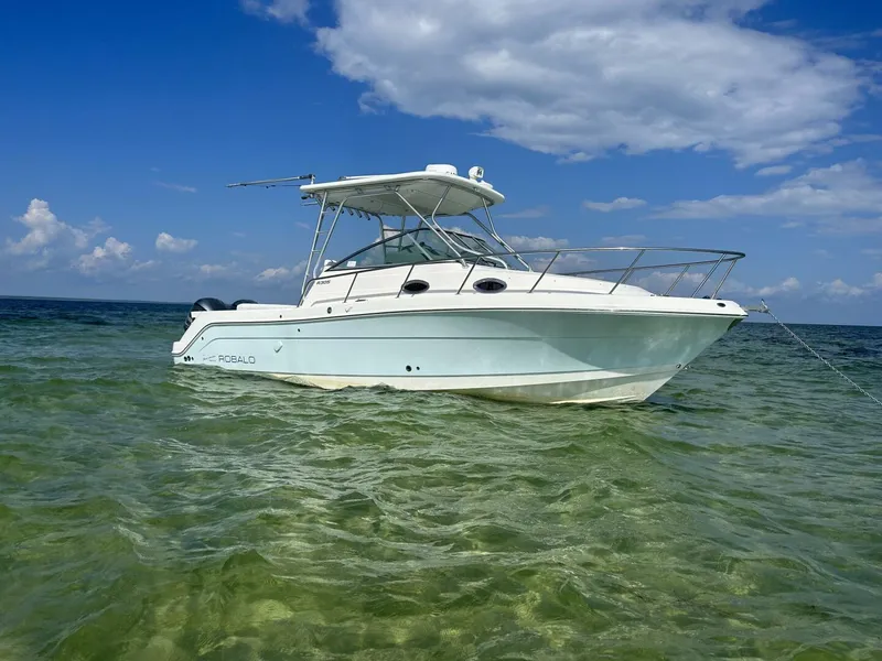The Image of Robalo R305 Walkaround 2015 - 0