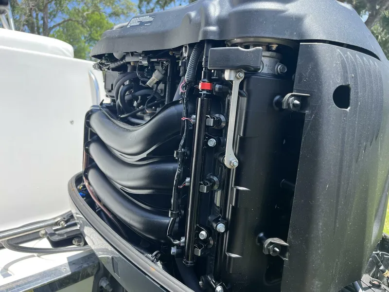 Slide: The Image of Robalo R305 Walkaround 2015 - 14