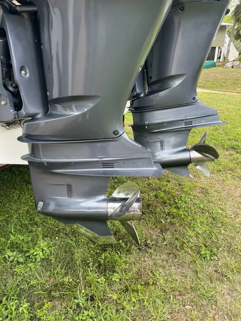 Slide: The Image of Robalo R305 Walkaround 2015 - 16