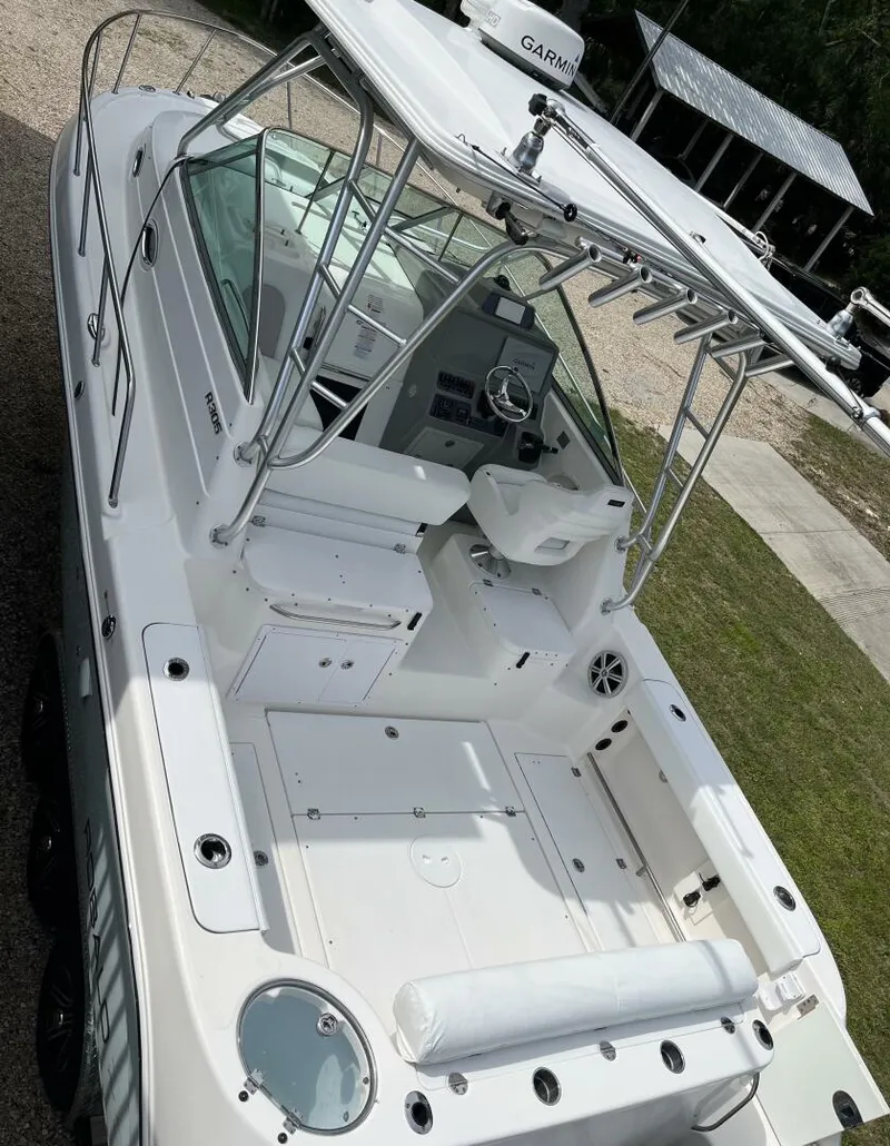 Slide: The Image of Robalo R305 Walkaround 2015 - 4
