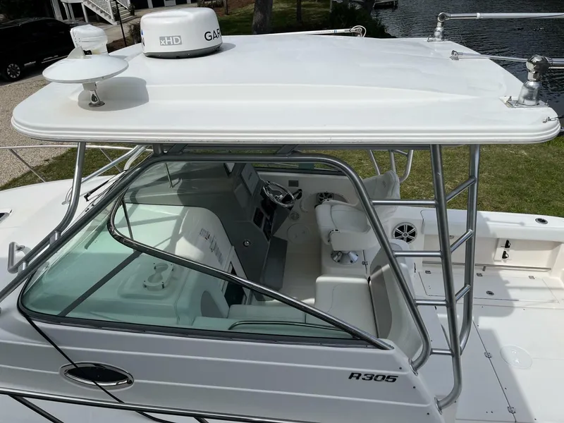Slide: The Image of Robalo R305 Walkaround 2015 - 6