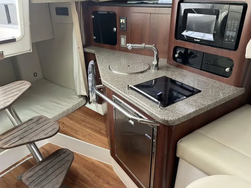 Slide: The Image of Robalo R305 Walkaround 2015 - 7