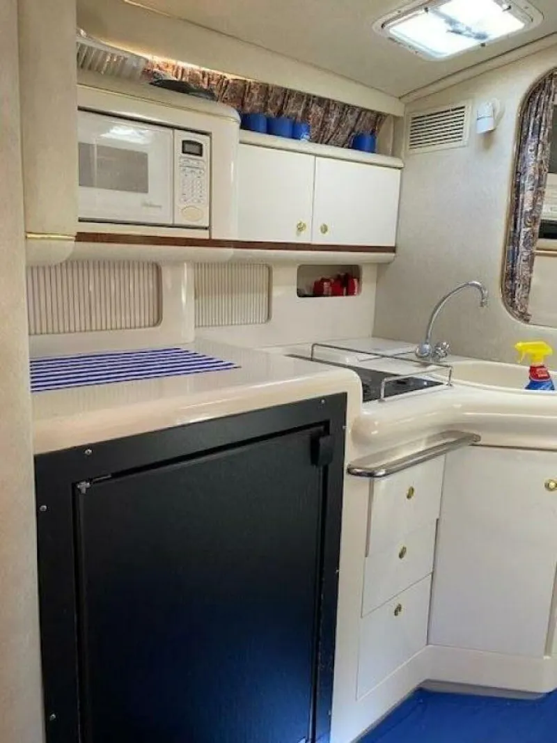 Slide: The Image of Sea Ray 330 Sundancer 1997 - 15
