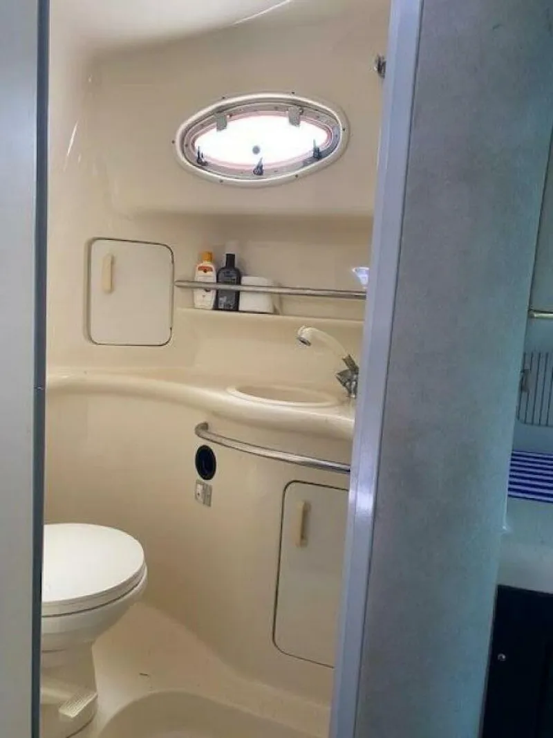 Slide: The Image of Sea Ray 330 Sundancer 1997 - 17