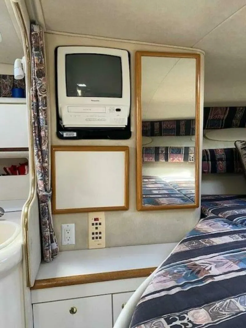 Slide: The Image of Sea Ray 330 Sundancer 1997 - 20