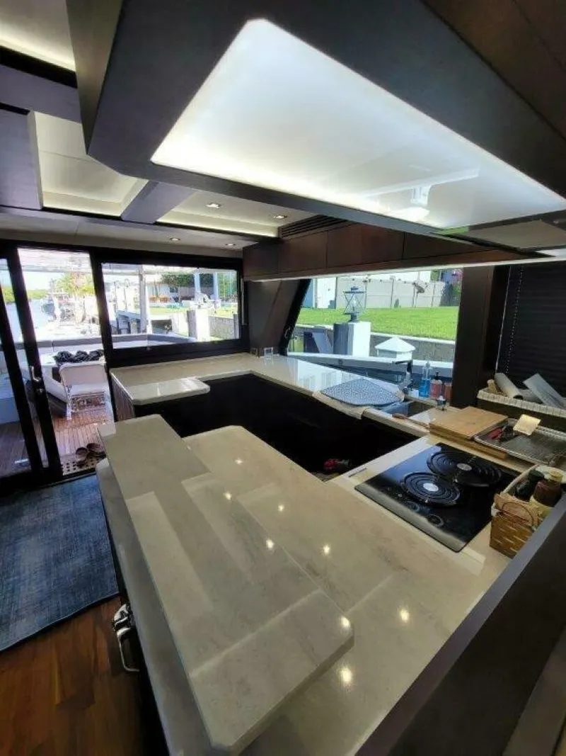 Slide: The Image of Galeon 640 Fly 2019 - 14