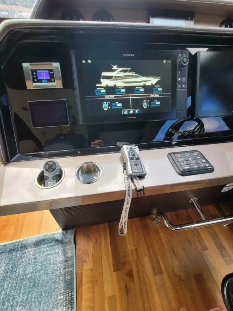 Slide: The Image of Galeon 640 Fly 2019 - 20