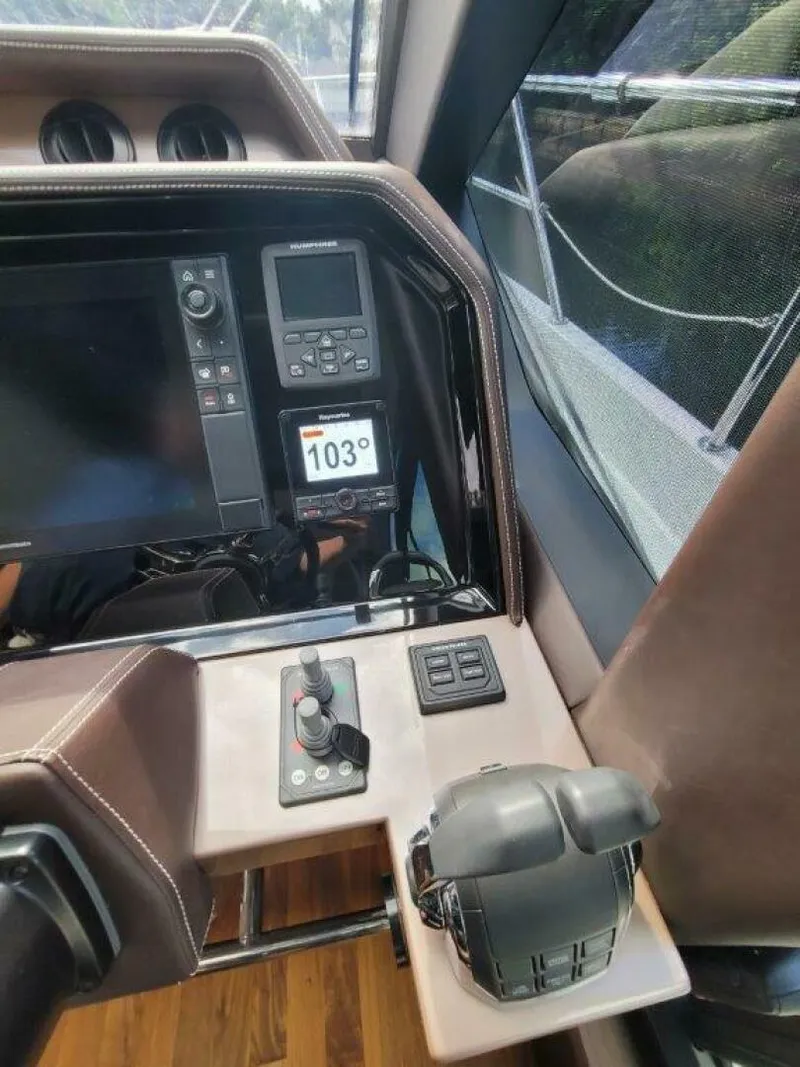 Slide: The Image of Galeon 640 Fly 2019 - 21