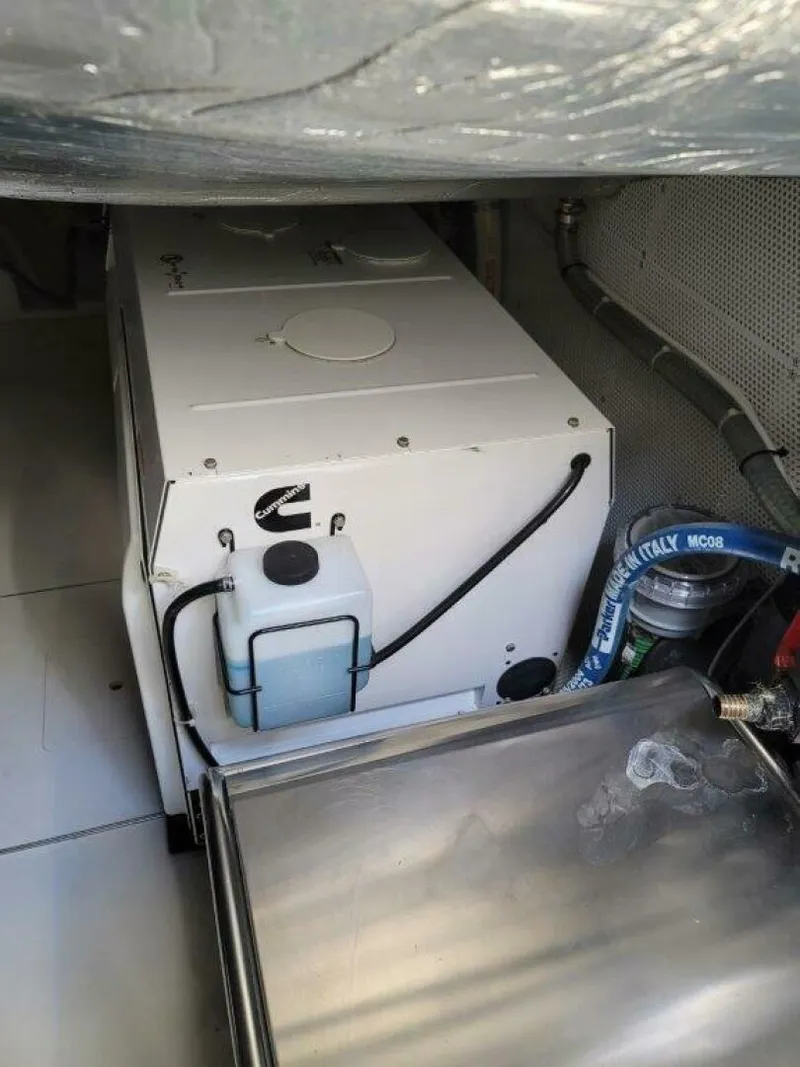 Slide: The Image of Galeon 640 Fly 2019 - 52