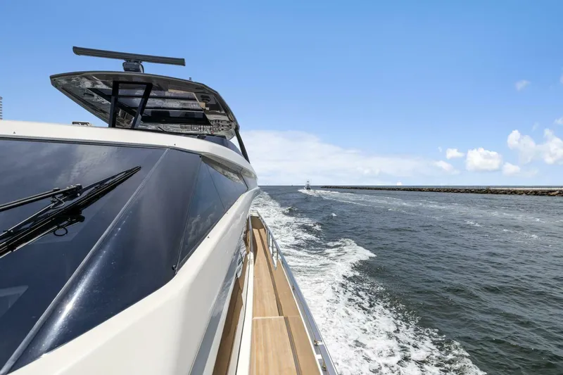 Slide: The Image of Ferretti 850 2021 - 11