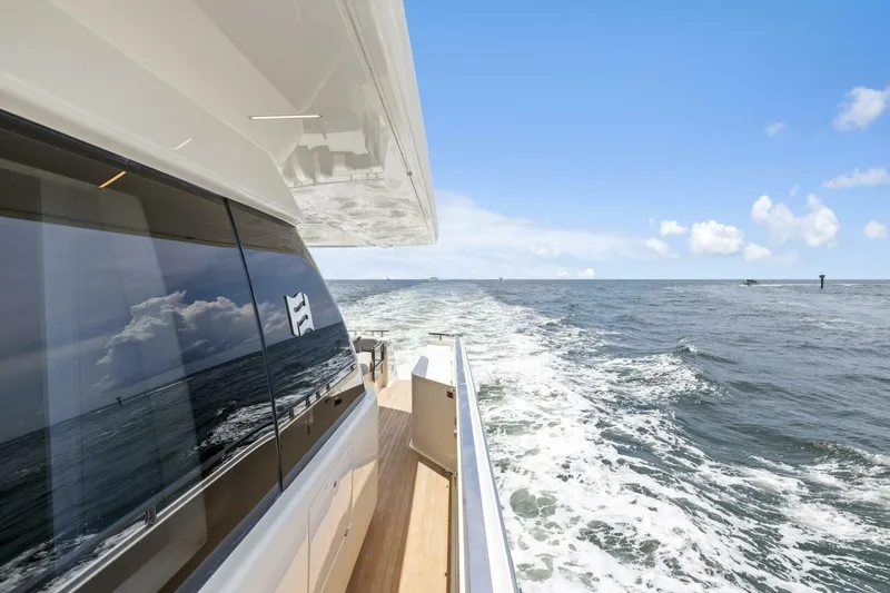 Slide: The Image of Ferretti 850 2021 - 14