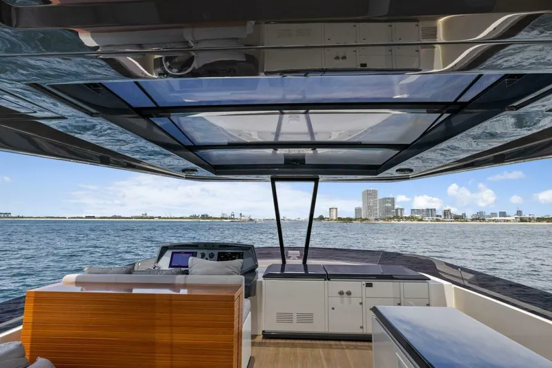 Slide: The Image of Ferretti 850 2021 - 15