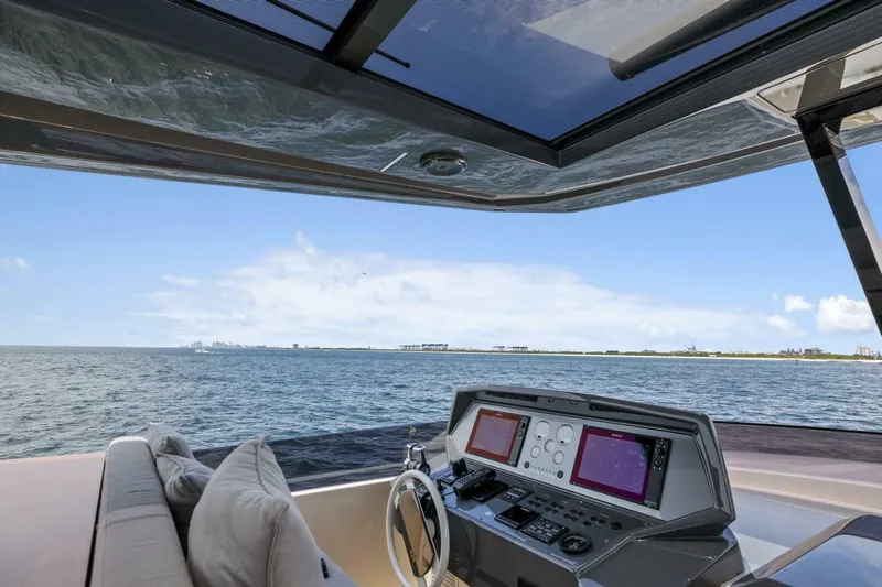 Slide: The Image of Ferretti 850 2021 - 16