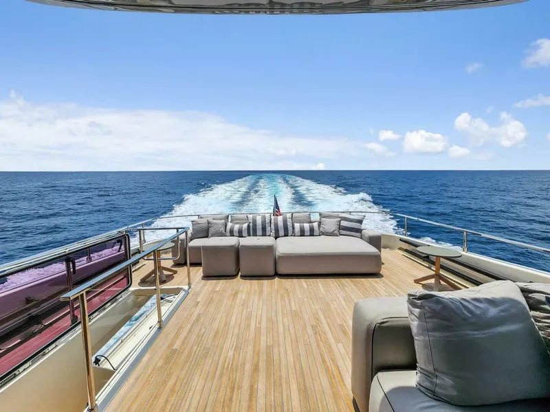 Slide: The Image of Ferretti 850 2021 - 26