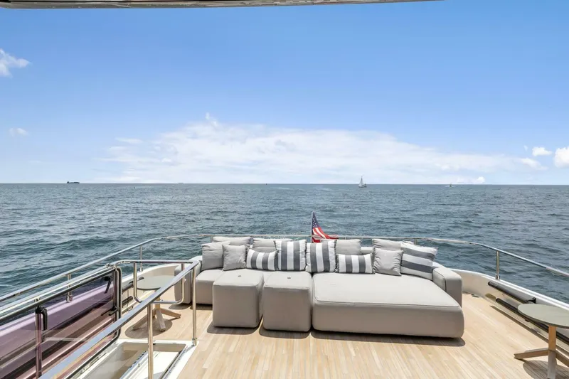 Slide: The Image of Ferretti 850 2021 - 27