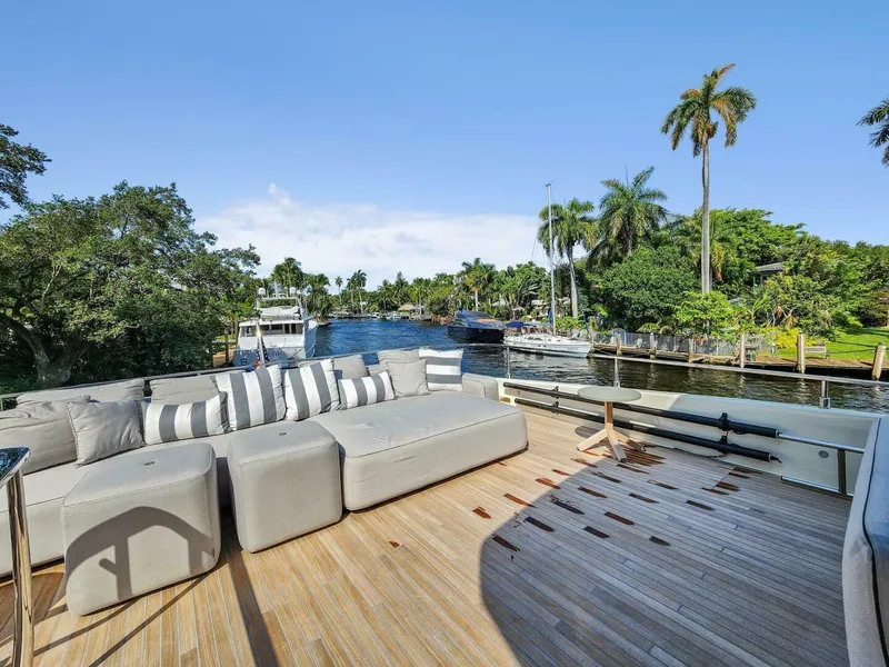 Slide: The Image of Ferretti 850 2021 - 28
