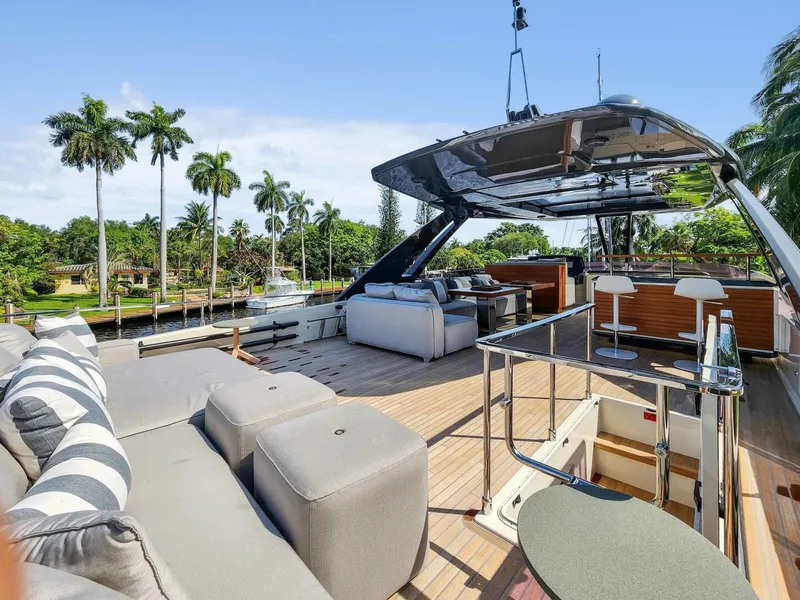 Slide: The Image of Ferretti 850 2021 - 29