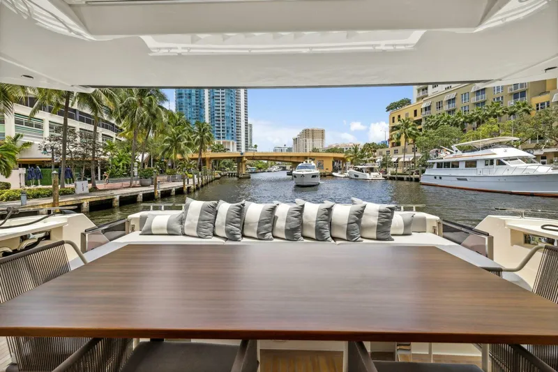 Slide: The Image of Ferretti 850 2021 - 31
