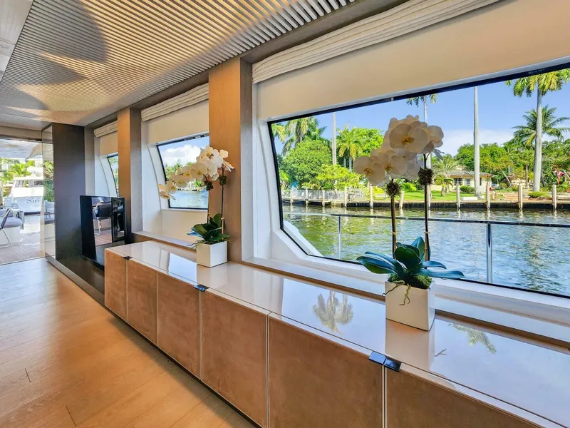 Slide: The Image of Ferretti 850 2021 - 37