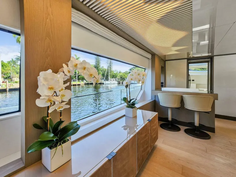Slide: The Image of Ferretti 850 2021 - 38