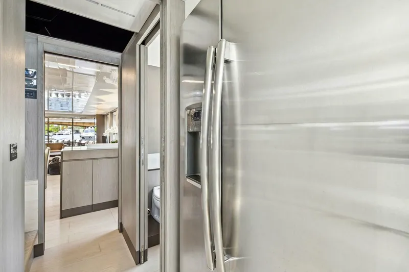 Slide: The Image of Ferretti 850 2021 - 42