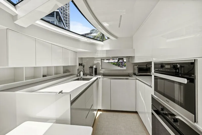 Slide: The Image of Ferretti 850 2021 - 43