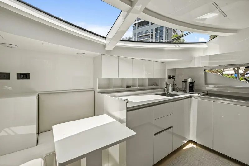 Slide: The Image of Ferretti 850 2021 - 44
