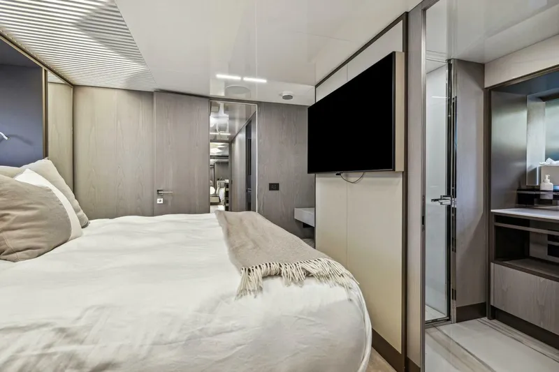 Slide: The Image of Ferretti 850 2021 - 52