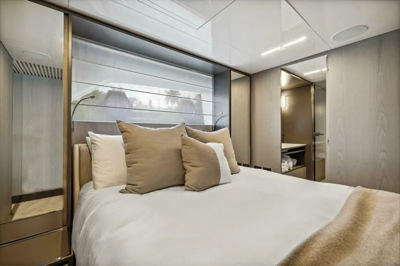 Slide: The Image of Ferretti 850 2021 - 57