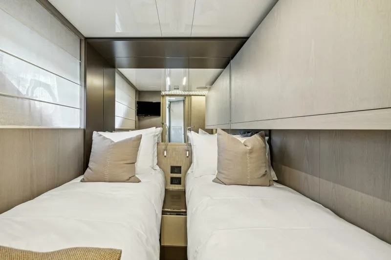 Slide: The Image of Ferretti 850 2021 - 60