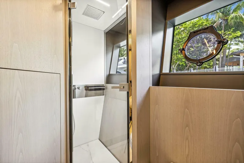 Slide: The Image of Ferretti 850 2021 - 61
