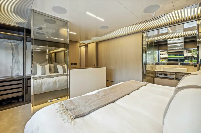 Slide: The Image of Ferretti 850 2021 - 64