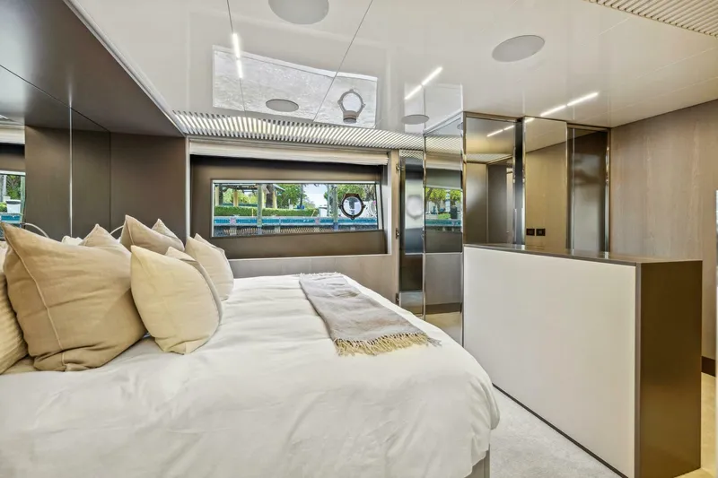 Slide: The Image of Ferretti 850 2021 - 65