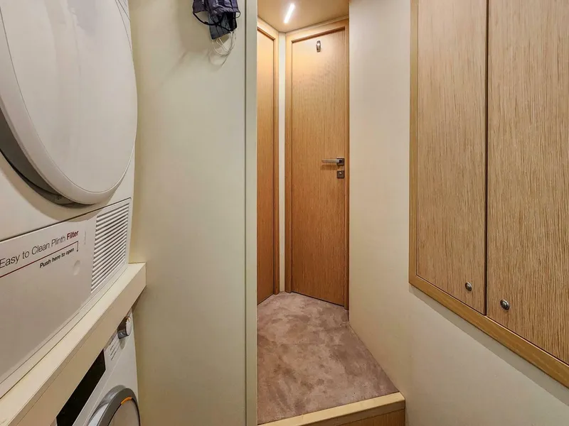Slide: The Image of Ferretti 850 2021 - 69