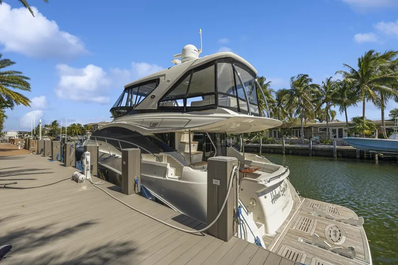 Slide: The Image of Sea Ray L590 Fly 2018 - 10