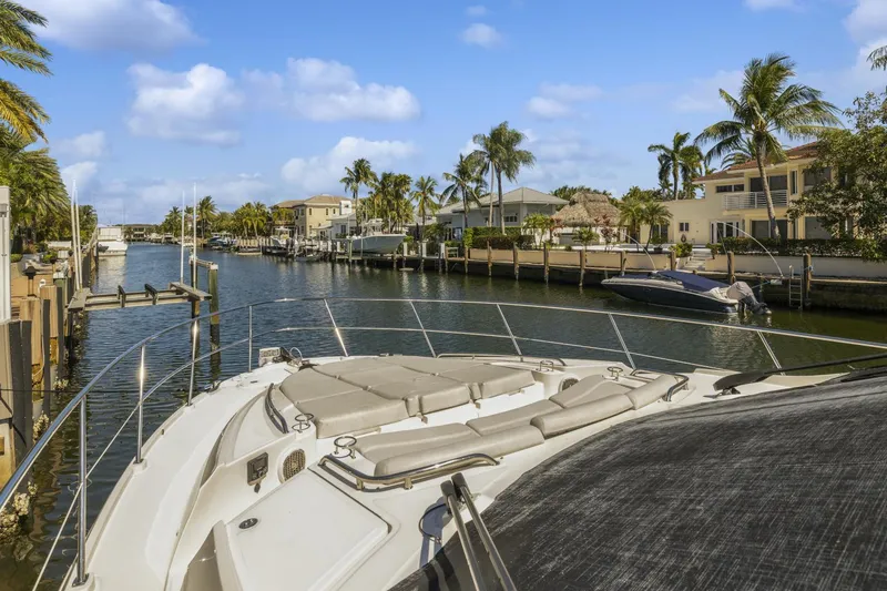 Slide: The Image of Sea Ray L590 Fly 2018 - 11