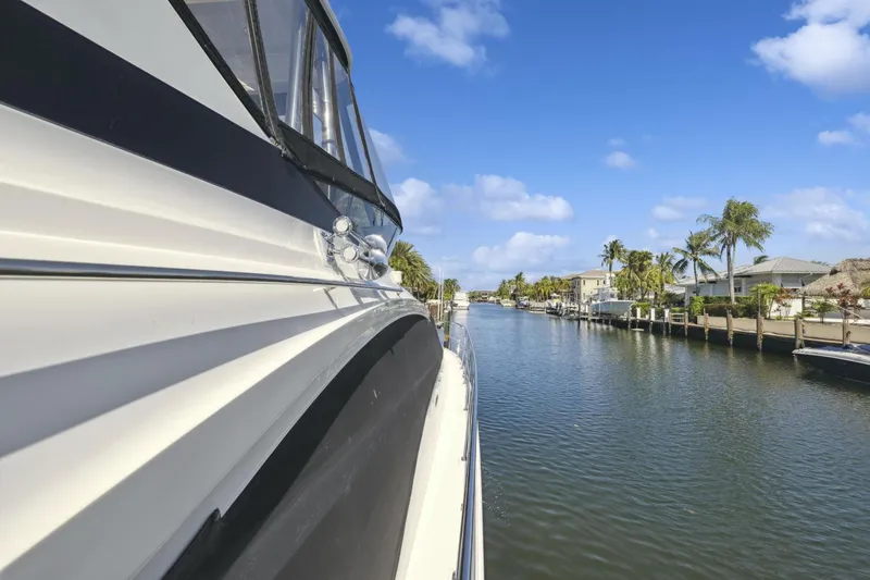 Slide: The Image of Sea Ray L590 Fly 2018 - 13