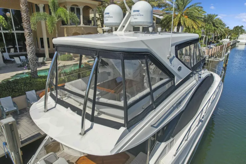 Slide: The Image of Sea Ray L590 Fly 2018 - 14