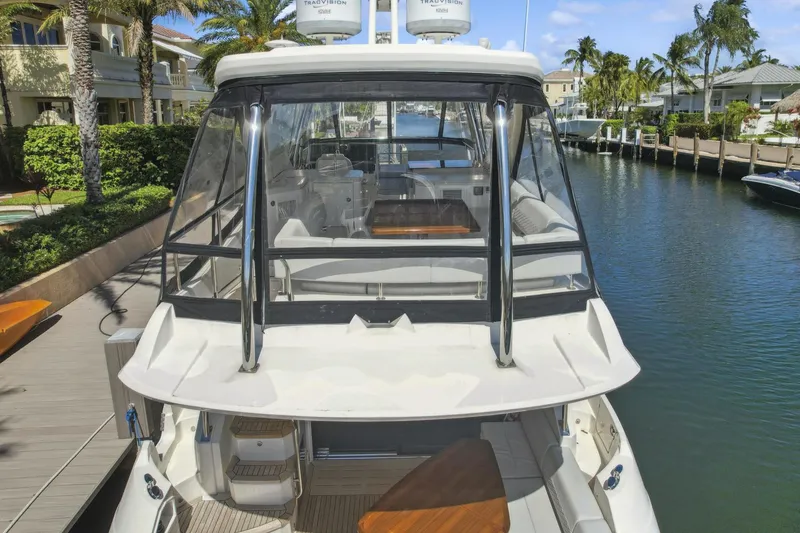 Slide: The Image of Sea Ray L590 Fly 2018 - 15