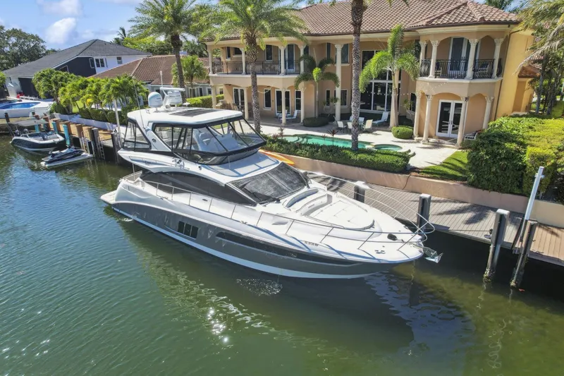 Slide: The Image of Sea Ray L590 Fly 2018 - 2