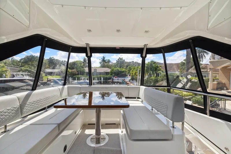 Slide: The Image of Sea Ray L590 Fly 2018 - 20