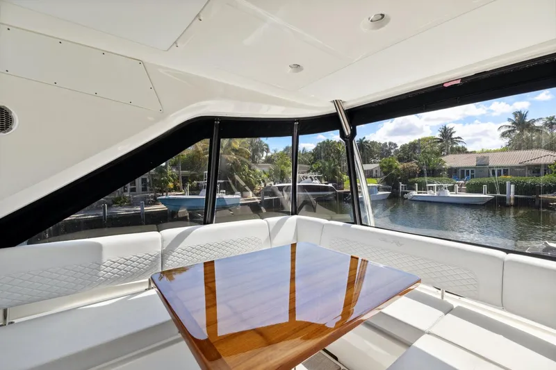 Slide: The Image of Sea Ray L590 Fly 2018 - 21