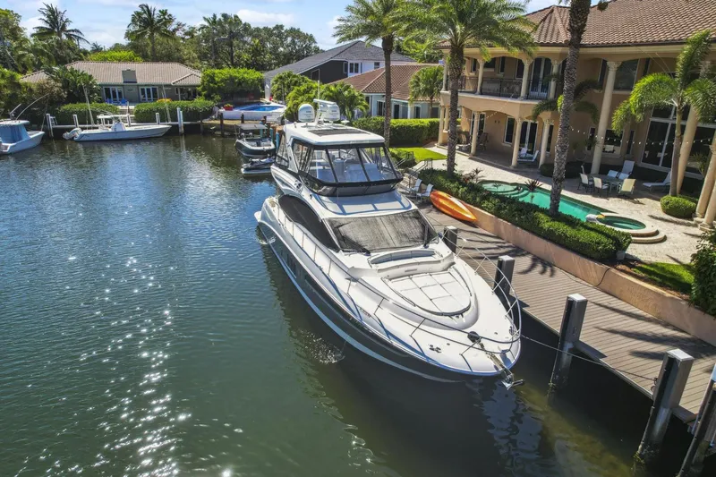 Slide: The Image of Sea Ray L590 Fly 2018 - 3