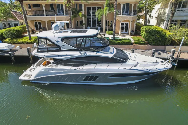 Slide: The Image of Sea Ray L590 Fly 2018 - 4