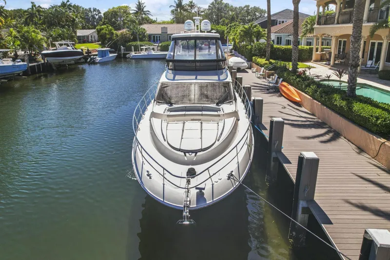 Slide: The Image of Sea Ray L590 Fly 2018 - 8