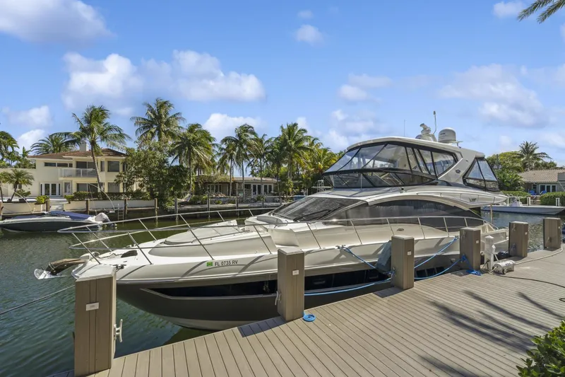 Slide: The Image of Sea Ray L590 Fly 2018 - 9
