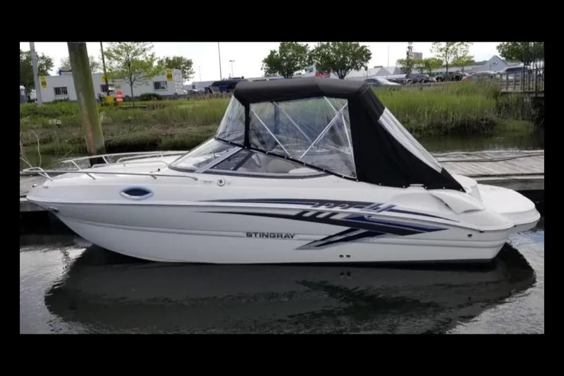 The Image of Stingray 215 CR 2018 - 0