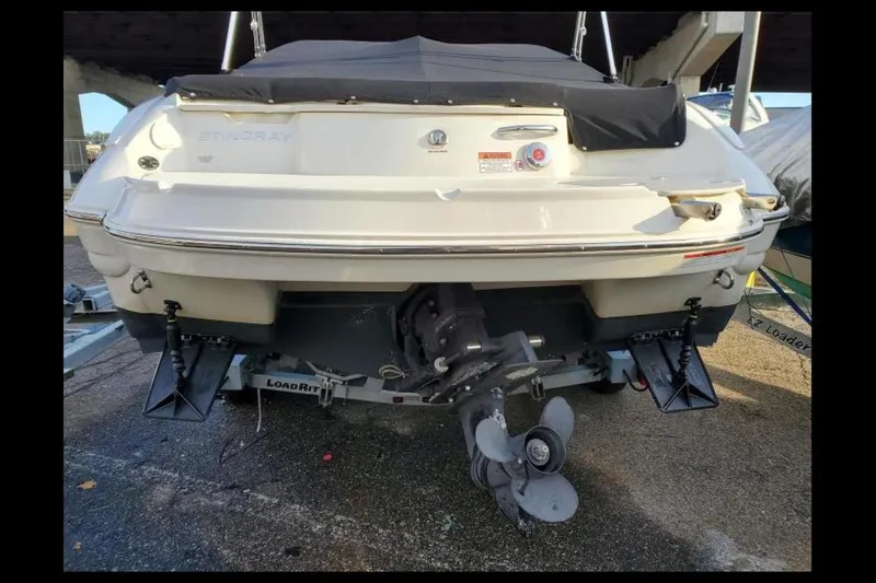 Slide: The Image of Stingray 215 CR 2018 - 2