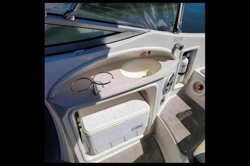 Slide: The Image of Stingray 215 CR 2018 - 6